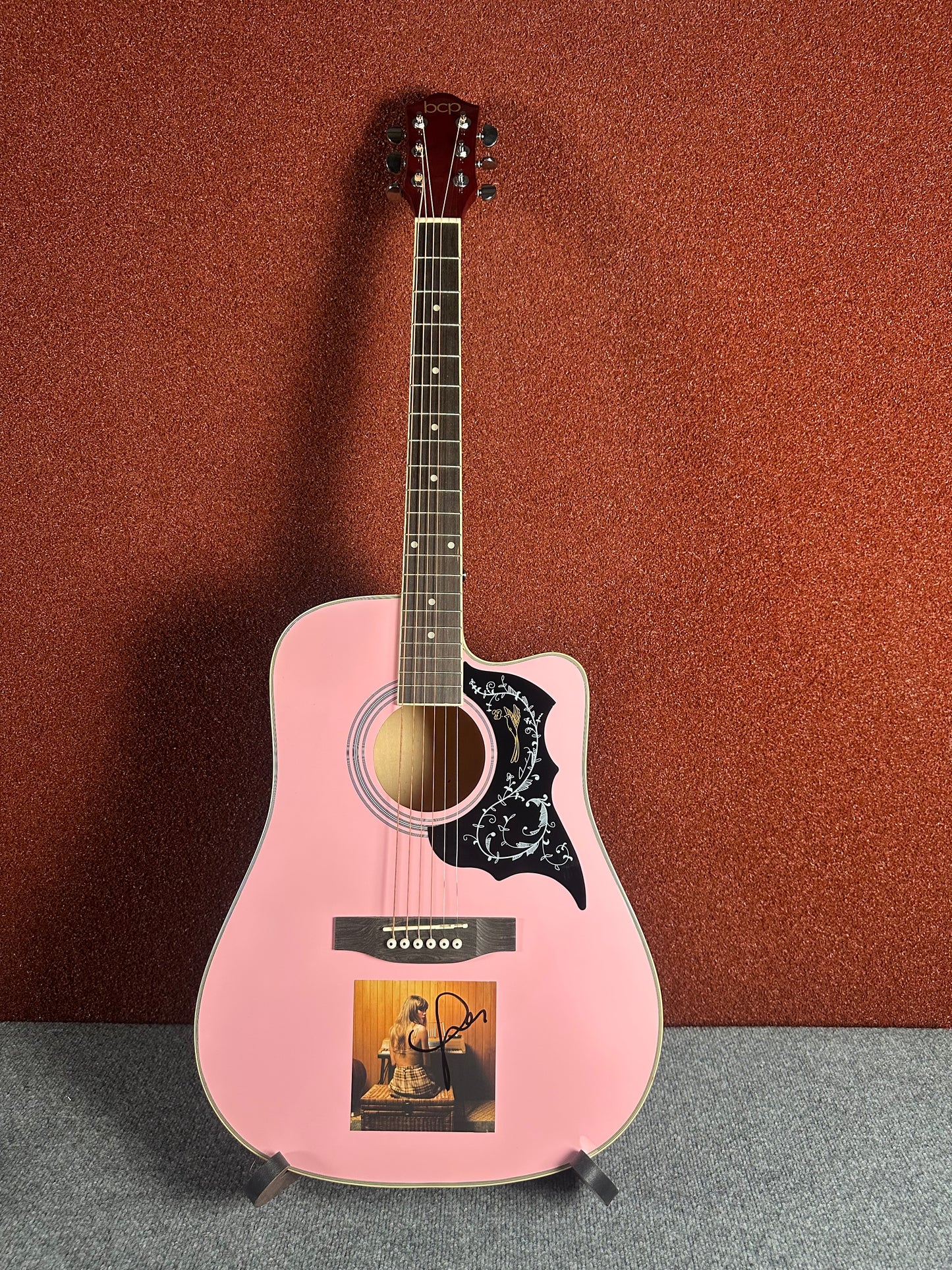 Pink Taylor Swift Collage Gutar