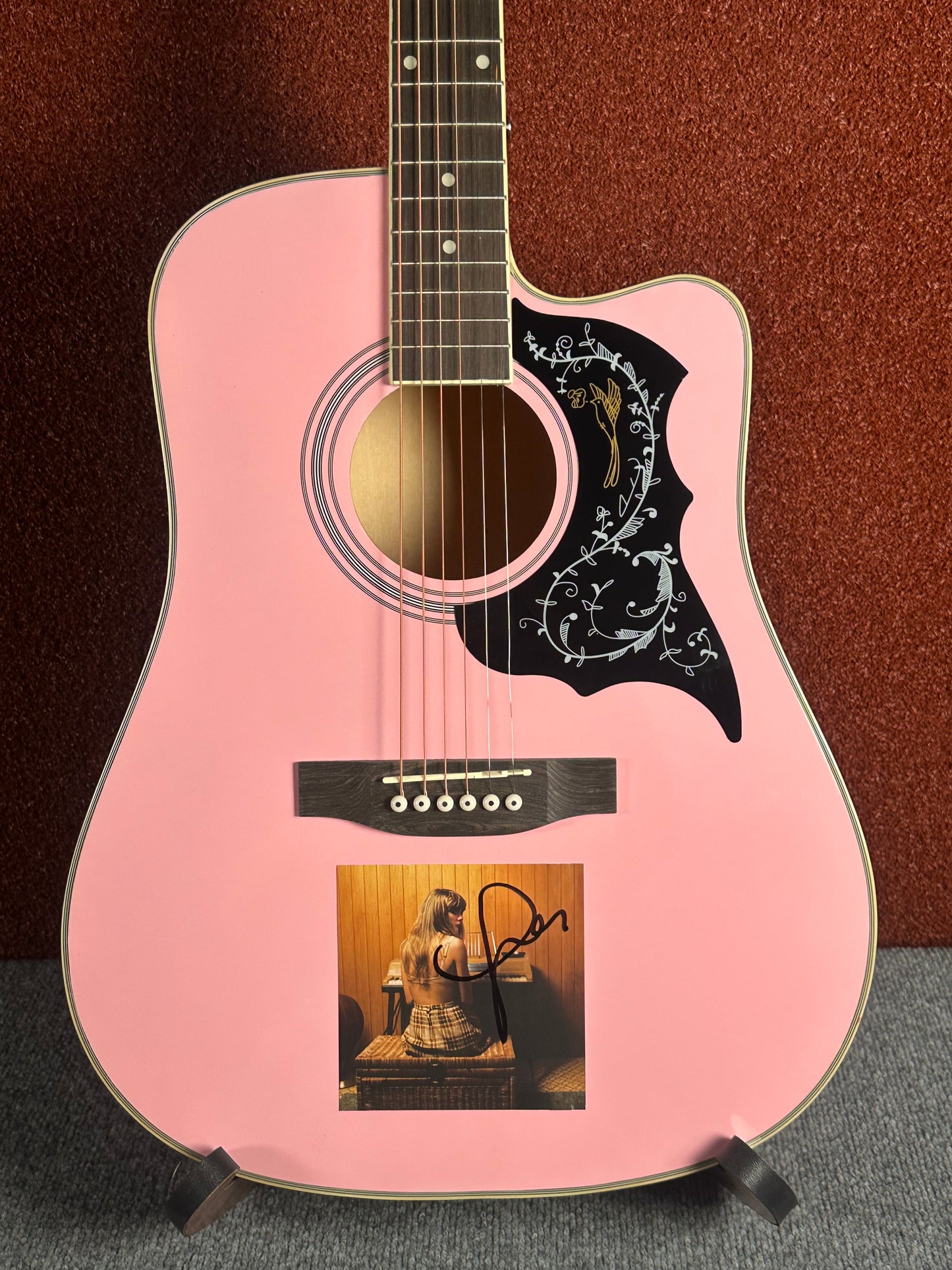 Pink Taylor Swift Collage Gutar