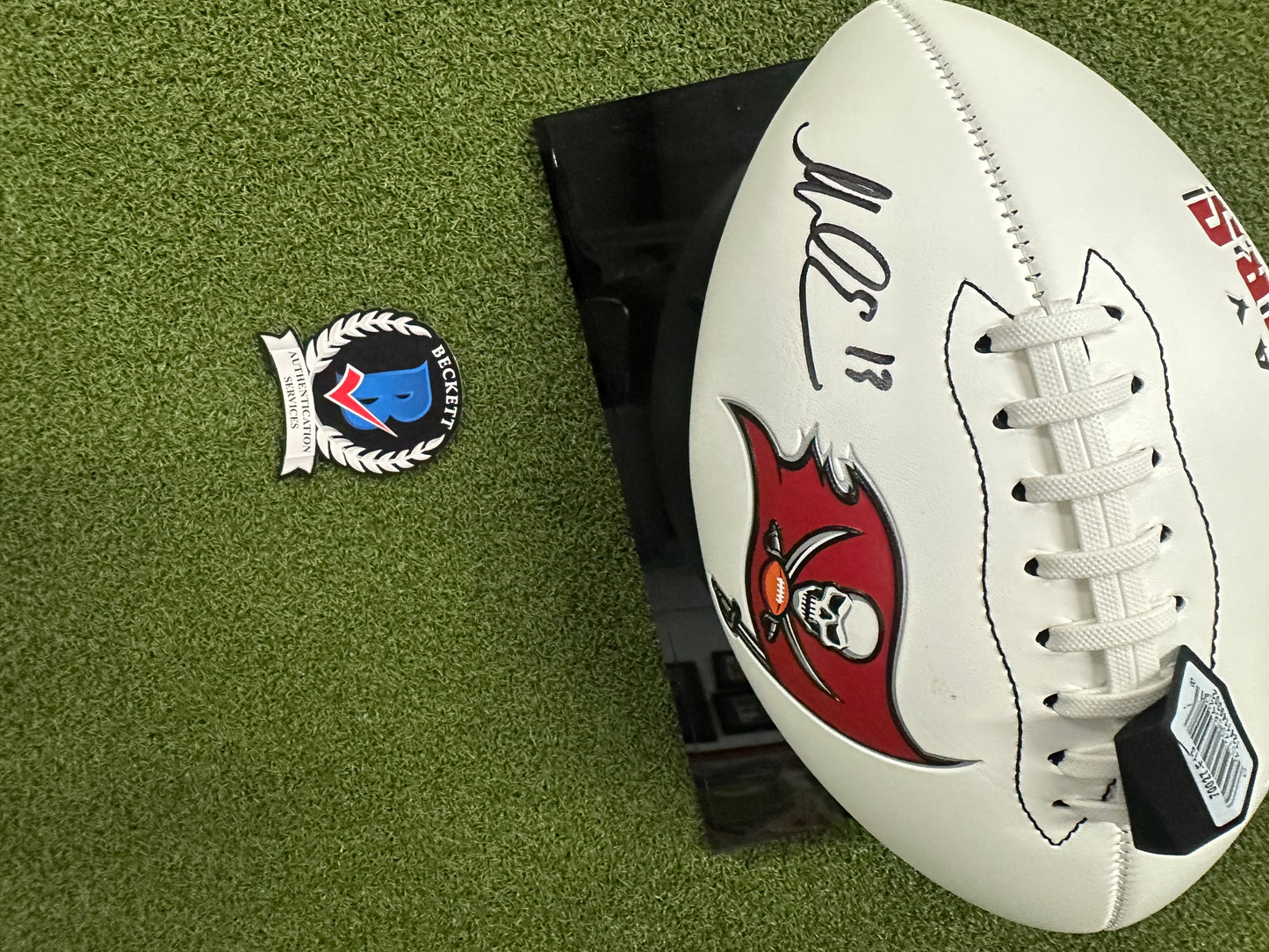 Mike Evans signed Football Beckett Authenticated
