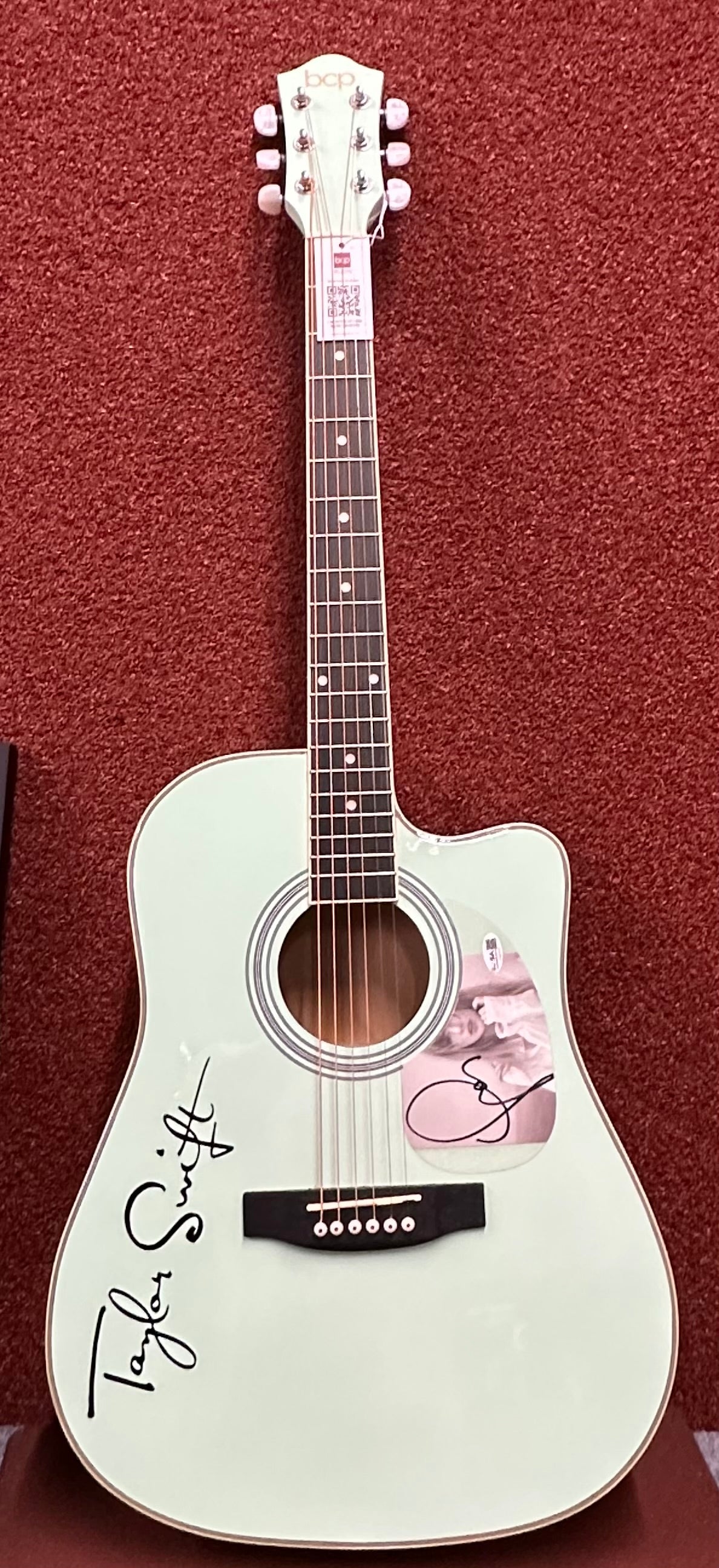 Taylor Swift Signed Guitar JSA Authenticated